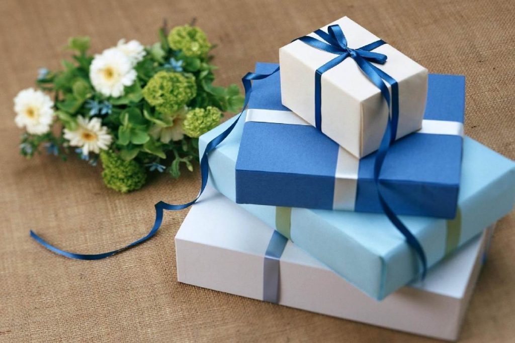 Why Your Business Should Sell Gift Cards or Certificates