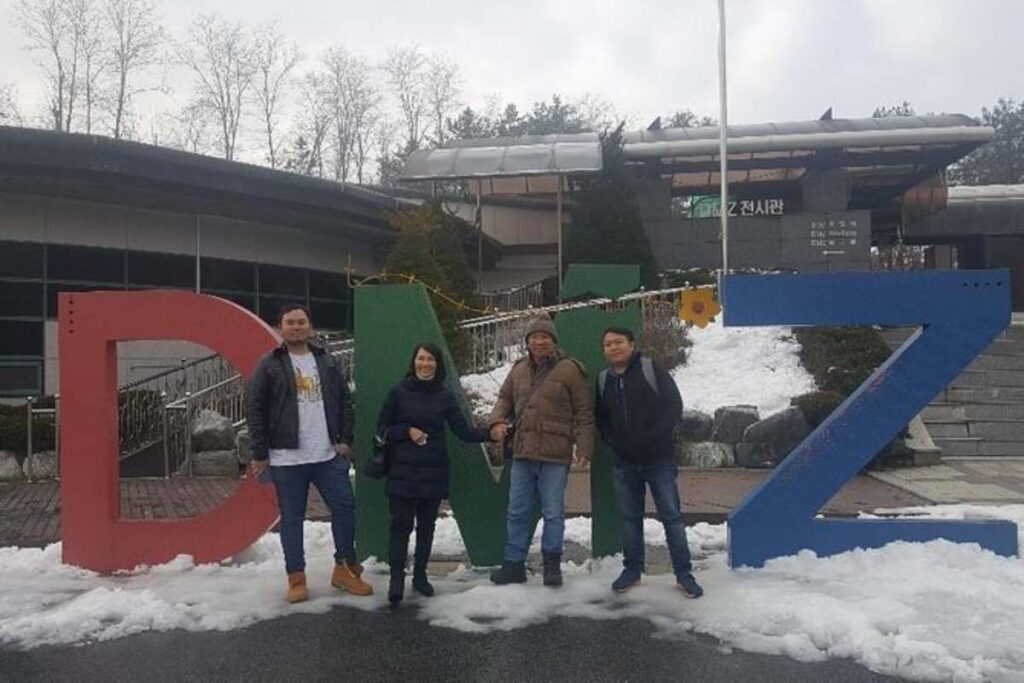 Dmz Mit Nordkoreanisch Lizensiertem Nordkoreanischem Tourguide Mit Dolmetscher