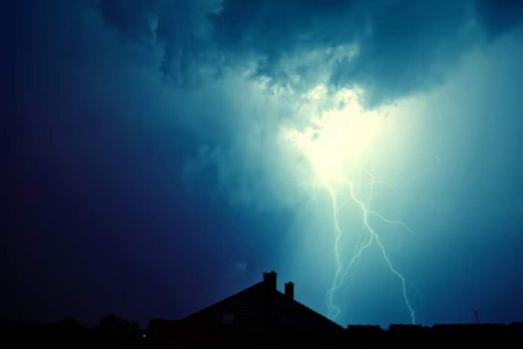 Amenaza De Tormenta Eléctrica Intensa