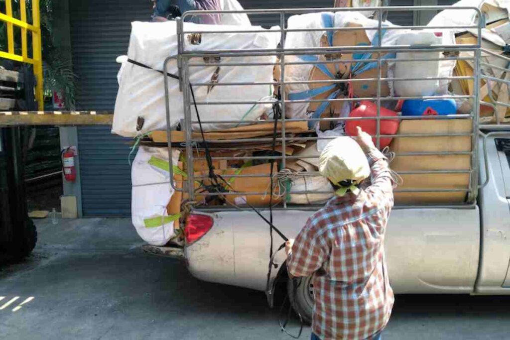 develop a marketing strategy for junk removal business