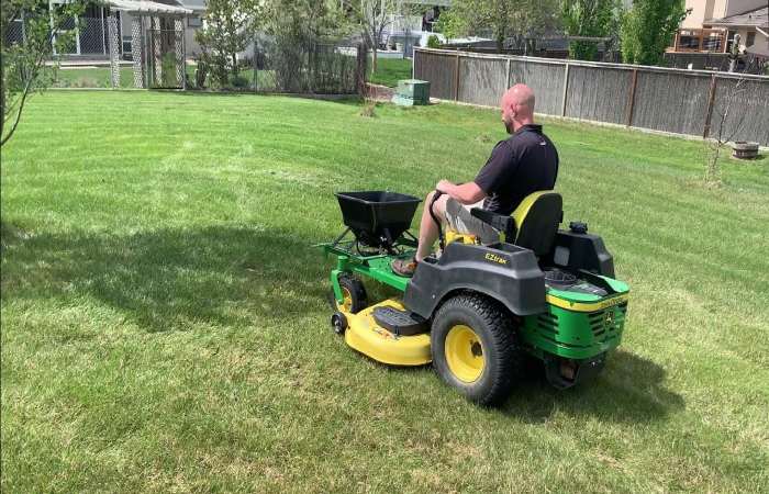 Fertilizer Spreader for Zero Turn Mower